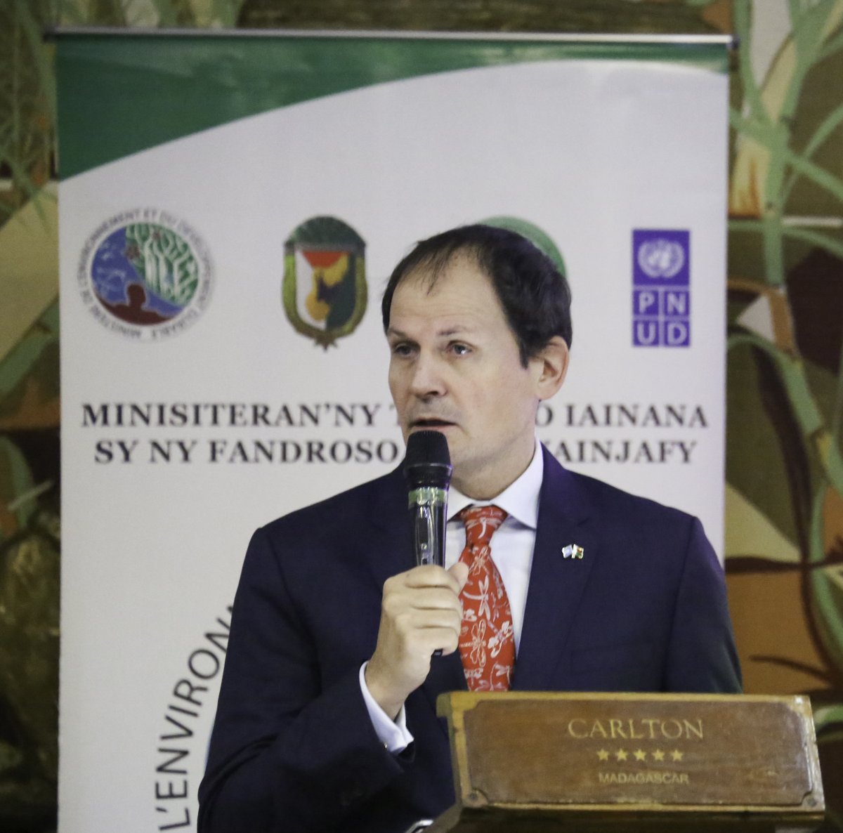 PNUD Madagascar (@undpmadagascar) on Twitter photo Le <a href="/pnudfr/">ONU Développement</a> #Madagascar aux côtés du <a href="/MeddMadagascar/">Ministère de l'Environnement Développement Durable</a> 🇲🇬#MEDD pour la validation nationale de de l’élaboration de l’avant-projet de loi sur les infractions environnementales autres que forestières Le <a href="/pnudfr/">ONU Développement</a> #Madagascar aux côtés du <a href="/MeddMadagascar/">Ministère de l'Environnement Développement Durable</a> 🇲🇬#MEDD pour la validation nationale de de l’élaboration de l’avant-projet de loi sur les infractions environnementales autres que forestières