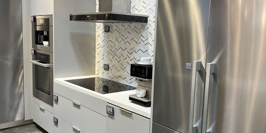 amazingcabinetb's tweet photo. Realize your dreams of having the best kitchen through experts in kitchen remodeling services. It is always important to customize the layout, incorporate the features, and tailor the space to get a fit.
#kitchen_design
#kitchen
#interior_design
#kitchen_remodel https://t.co/RKOyStQyNz