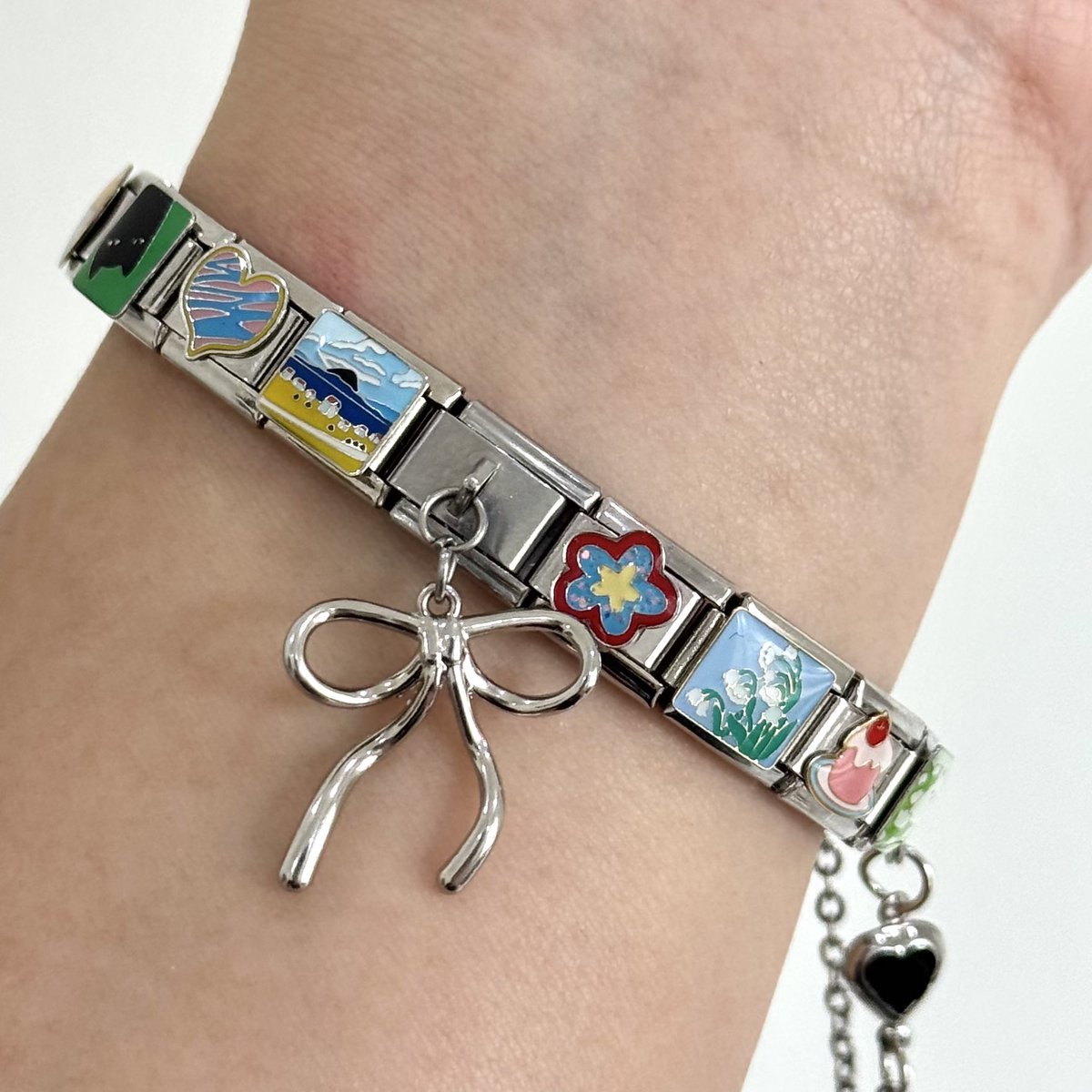 sfkkfs_'s tweet photo. สิ่งนี้น่ารักมากกก เรียกว่า Italian charm เรา custom ได้เอง จะร้อยเป็นกำไล หรือใส่เป็นสายนาฬิกาก็ได้ มีชาร์มให้เลือกเยอะมากกก https://t.co/2NZCgKdRUH