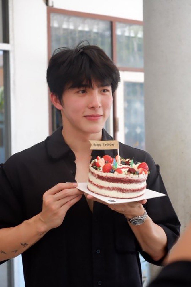 bunperture's tweet photo. i stan a man with beautiful face and beautiful soul and beautiful everything. i hope you’re always surrounded by people who genuinely love and care about you @bxxm_rvw 🤍 https://t.co/uNc8bsCJsw