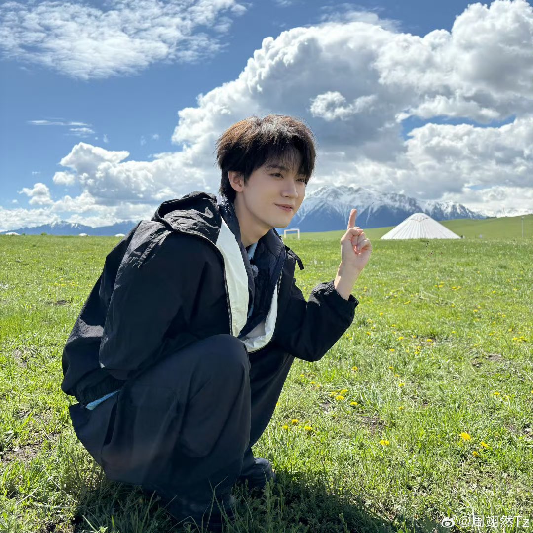 dramapotatoe's tweet photo. #ZhouYiran shares new snaps

#周翊然 https://t.co/NuNb4osQ7k