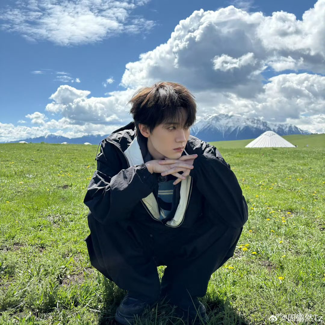 dramapotatoe's tweet photo. #ZhouYiran shares new snaps

#周翊然 https://t.co/NuNb4osQ7k