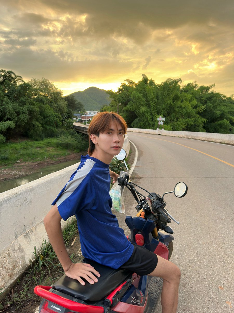 ขึ้นรถเดี๋ยวพาไปอม