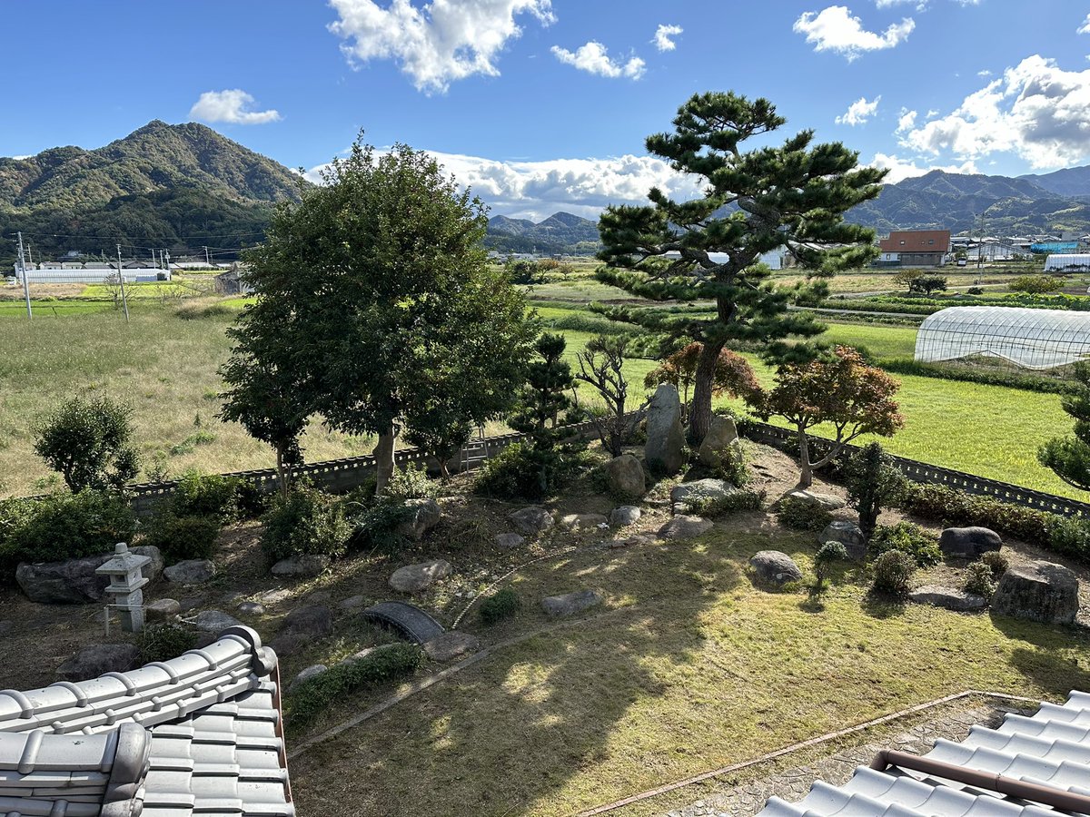 AkimitsuShigemi's tweet photo. 🌿住みたい田舎ランキング1位の今治市・朝倉で
「眺望抜群」の古民家🏡を売却します。(購入希望の方募集中です)
縁側から望む笠松山、広い庭、畑つき。

家庭菜園や田舎暮らしに興味がある方へ

▶ 詳細はこちらのnoteで💁‍♂️
https://t.co/4q9dnQpPSO

#田舎暮らし #古民家 #今治市 #家庭菜園 #地方移住 https://t.co/f2pTJU0yK1