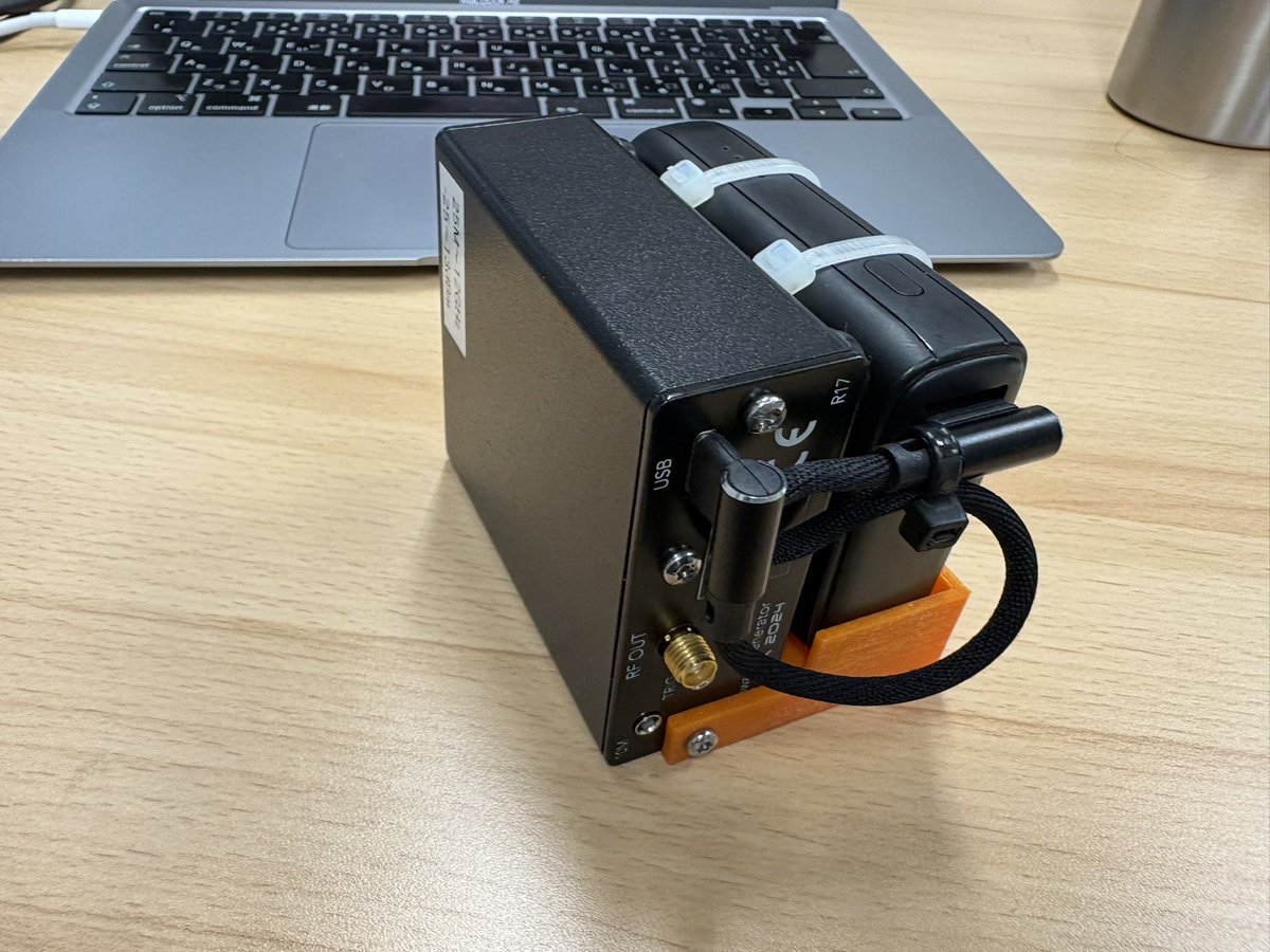 CubeSatに入れれそうなアンテナパターン測定用の信号発生器とバッテリーのセットができた。