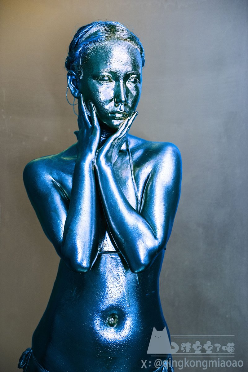 qingkongmiaoao's tweet photo. 变色!
#眼球塗り #眼球涂装 #金粉 #银粉 #bodypainting #messy #bodypainting #goldpowder #silverpowder https://t.co/loqTqxKxpC