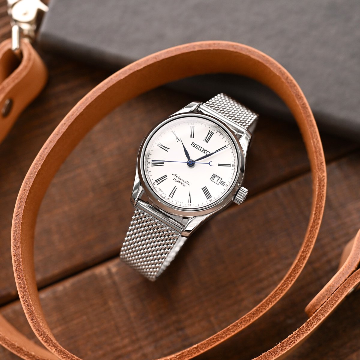 Strapcode's tweet image. ⌚️: Seiko Presage SARX019
Strap: @strapcode⁠
Strap Model: FYP056
⁠
A Quick Release Tapered Milanese Mesh watch band adds contemporary sophistication to the Presage SARX019, emphasizing the watch's ability to transition seamlessly between casual and formal settings.
#strapcode⁠