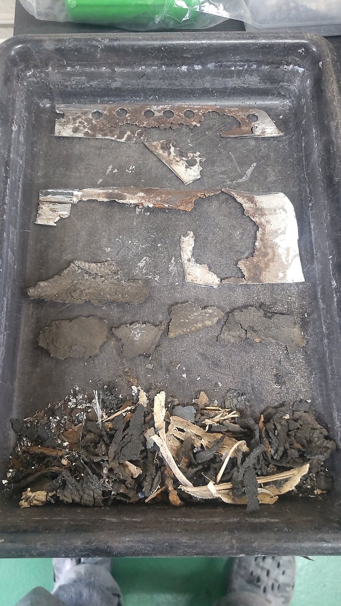 opp_style_FRP's tweet image. リブロックからのチッピングコートまで完了！
内側も純正っぽくハケ目仕上げ。
納車も完了🫡

オーナーにも喜んでもらえて良かったです。
グリル足付けしてたら時間切れ。
塗装は時間に余裕がないと失敗するんで今日はやめときます（笑）