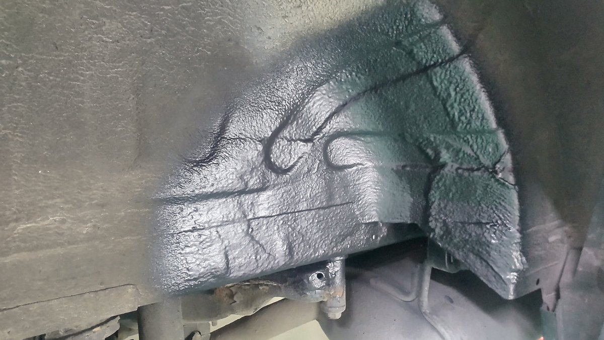 opp_style_FRP's tweet image. リブロックからのチッピングコートまで完了！
内側も純正っぽくハケ目仕上げ。
納車も完了🫡

オーナーにも喜んでもらえて良かったです。
グリル足付けしてたら時間切れ。
塗装は時間に余裕がないと失敗するんで今日はやめときます（笑）