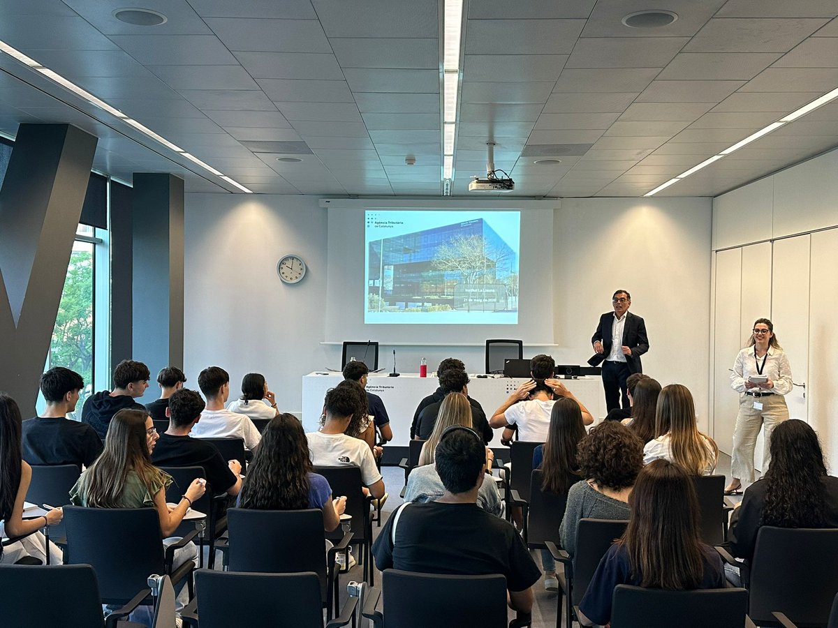 👨🎓👩🎓 Avui ens visita l’alumnat de 1r de batxillerat de l'Institut La Llauna, de Badalona, per participar en una sessió formativa sobre impostos, cultura tributària i prevenció del #FrauFiscal. 

Gràcies per la visita, <a href="/inslallauna/">Institut La Llauna</a>❗😃