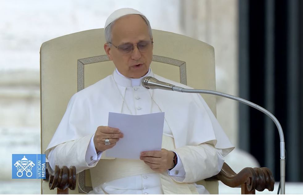 #PopeLeoXIV is reading the summary of his main audience talk in English.
youtube.com/live/J6MqpK91b…
