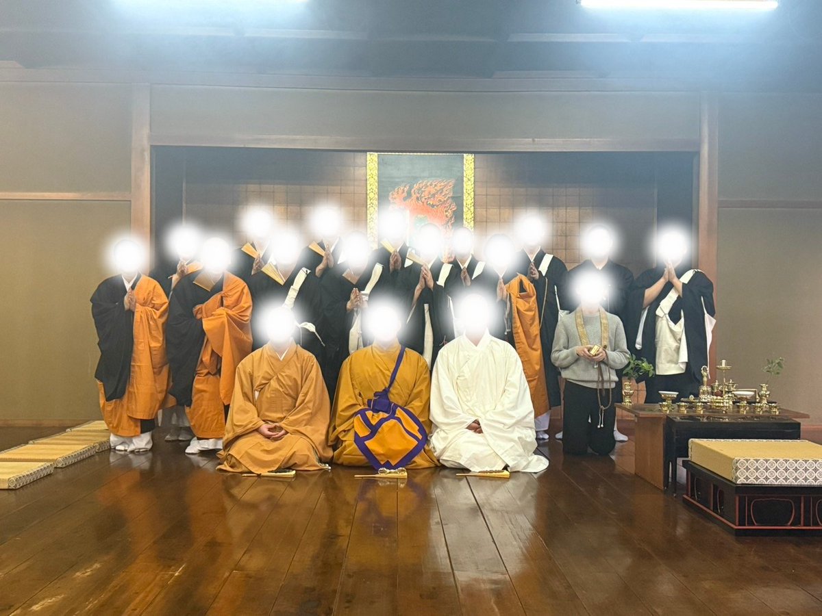 高野山大学行道部でございます。
本日は、高野山大学の報恩日でした。
それから、本年度の行道部として最初の法会【中曲理趣三昧】を行いました。

活動の様子、学生生活を投稿していきます。
何卒よろしくお願いいたします。
南無大師遍照金剛