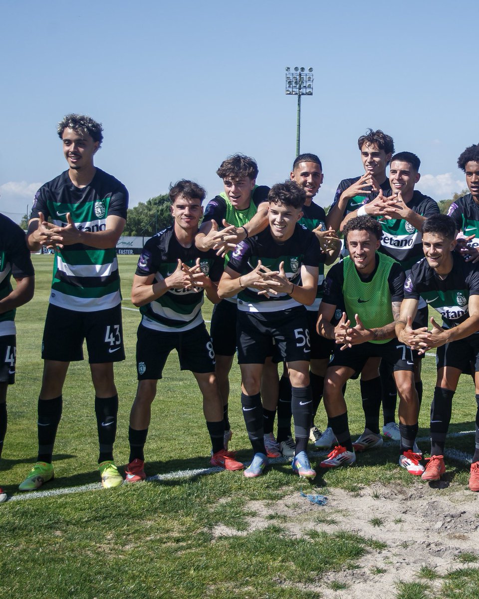 O lançamento da camisola 2025/2026 na #LojaVerde hoje vai contar com uma sessão de autógrafos ✍️ dos Leões do #SportingB que subiram à Liga 2: Manuel Mendonça, Mauro Couto e Flávio Gonçalves 🦁 Contamos convosco! 

⏰ 17h 📍 Loja Verde do Estádio José Alvalade