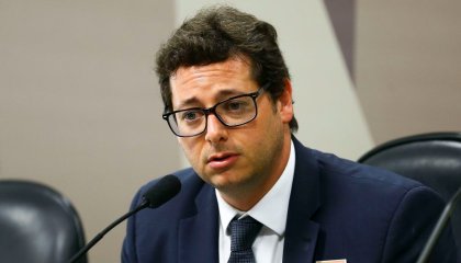Analise2023's tweet photo. 🚨 ATENÇÃO: após demissão do PL, Fábio Wajngarten é completamente abandonado pelo bolsonarismo!

- Somente Paulo Figueiredo, neto do ditador João Figueiredo e que mora nos EUA, prestou solidariedade.

- Deputados, senadores, todos se afastaram!

📰 Revista Fórum https://t.co/hbwZwLYB5A