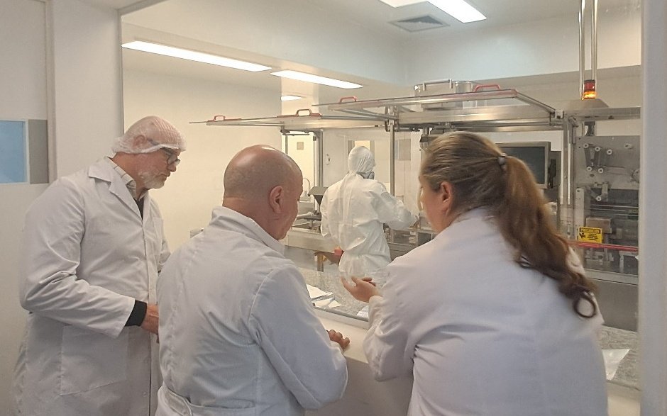 LIFSE_stafe's tweet photo. Trabajo conjunto por la salud pública.

Recibimos al Lic. Martín Alonso y al Farm. Gustavo Fontana, autoridades del Laboratorio Municipal de la ciudad de Córdoba para intercambiar experiencias y proyectar la posible la provisión de nuestra producción a la @saludmunicba  🤝 https://t.co/2bHi9z9Zp2