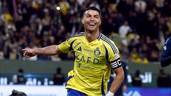 UnplayableZA's tweet image. 𝗧𝗥𝗔𝗡𝗦𝗙𝗘𝗥 𝗡𝗘𝗪𝗦
Spanish publication @marca reports that Wydad 🇲🇦 are negotiating to sign Cristiano Ronaldo 🇵🇹 on loan from Al Nassr 🇸🇦 for the FIFA Club WorldCup.
#UNPLAYABLE