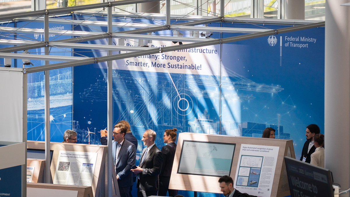 BMDV (@bmdv) on Twitter photo Wie machen wir unsere Verkehrswege widerstandsfähig? Antworten gibt’s bei uns am Stand auf dem #ITF25 <a href="/leipzigermesse/">Leipziger Messe</a>. Wir zeigen innovative Projekte aus den Bereichen #Schiene, Straße, digitale Planung und maritime #Infrastruktur. #Weltverkehrsforum Wie machen wir unsere Verkehrswege widerstandsfähig? Antworten gibt’s bei uns am Stand auf dem #ITF25 <a href="/leipzigermesse/">Leipziger Messe</a>. Wir zeigen innovative Projekte aus den Bereichen #Schiene, Straße, digitale Planung und maritime #Infrastruktur. #Weltverkehrsforum