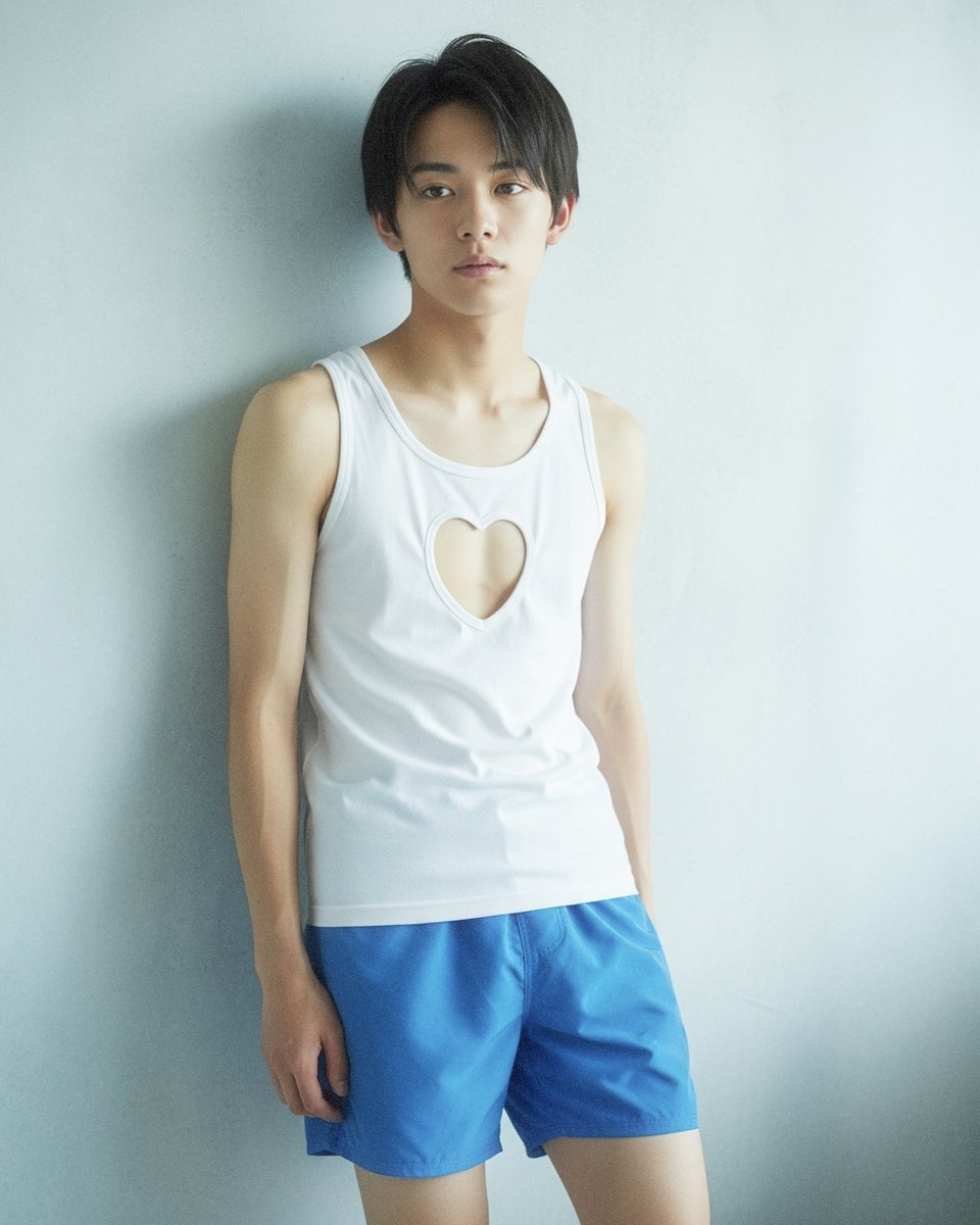 One heart-shaped reason to stare.

Photographer <a href="/genima_photo/">Gen</a>