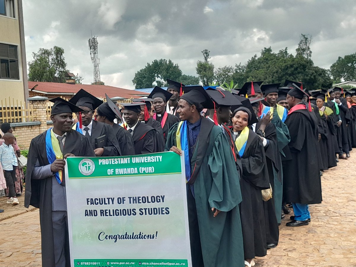 liferadio96fm's tweet photo. #BiriKuba
Muri kaminuza y’Abaporotestanti y’u Rwanda@PUR_RWANDA yahoze yitwa #piass mu karere @HuyeDistrict , habaye umuhango wo gutanga impamyabumenyi ku banyeshuri 573 barangije mu mashami ya #Theology_Education_DevelopmentStudies na Masters muri Theology https://t.co/M0aHpVuozg