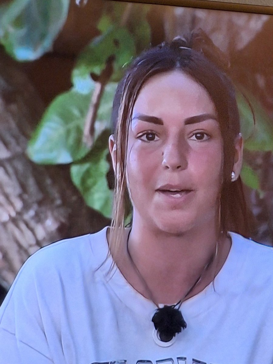 El cambio de Anita jamás lo vi en supervivientes, está más gorda que cuando entró es increíble.

 #TierraDeNadie11