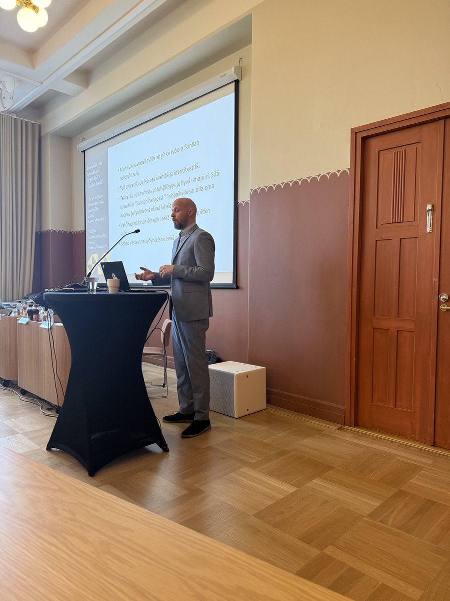 Petri Vanhala (@petri_vanhala) on Twitter photo Paperiliiton valtuuston kokous kuunteli kun tutkimuslaitos E2 esitteli tutkimusta mitä tapahtui Sunilassa kun Stora Enso sulki tehtaan. Iso kiitos <a href="/simonen_jenni/">Jenni Simonen</a> ja Atte Penttilä hyvästä työstä ja esityksestä 👍 Paperiliiton valtuuston kokous kuunteli kun tutkimuslaitos E2 esitteli tutkimusta mitä tapahtui Sunilassa kun Stora Enso sulki tehtaan. Iso kiitos <a href="/simonen_jenni/">Jenni Simonen</a> ja Atte Penttilä hyvästä työstä ja esityksestä 👍