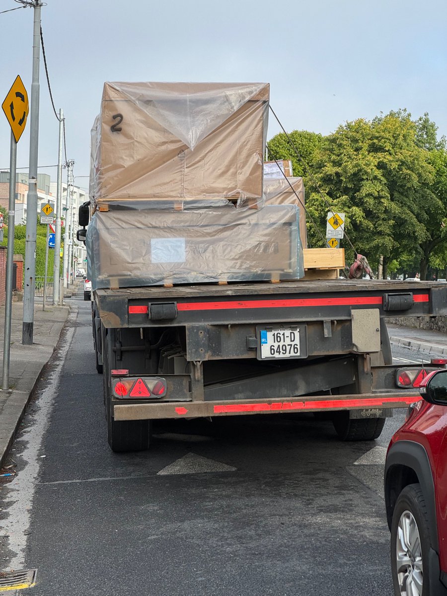 5_axle's tweet photo. We’re back, baby!! 
Gotta get those illegal HGVs into #Dublin residential neighbourhoods somehow! #ZeroEnforcement @DubCityCouncil @GardaTraffic @jgeoghegantd @LaceyDermot @SAMRASandymount @DublinPortCo @RSAIreland https://t.co/0AXpVE16OT
