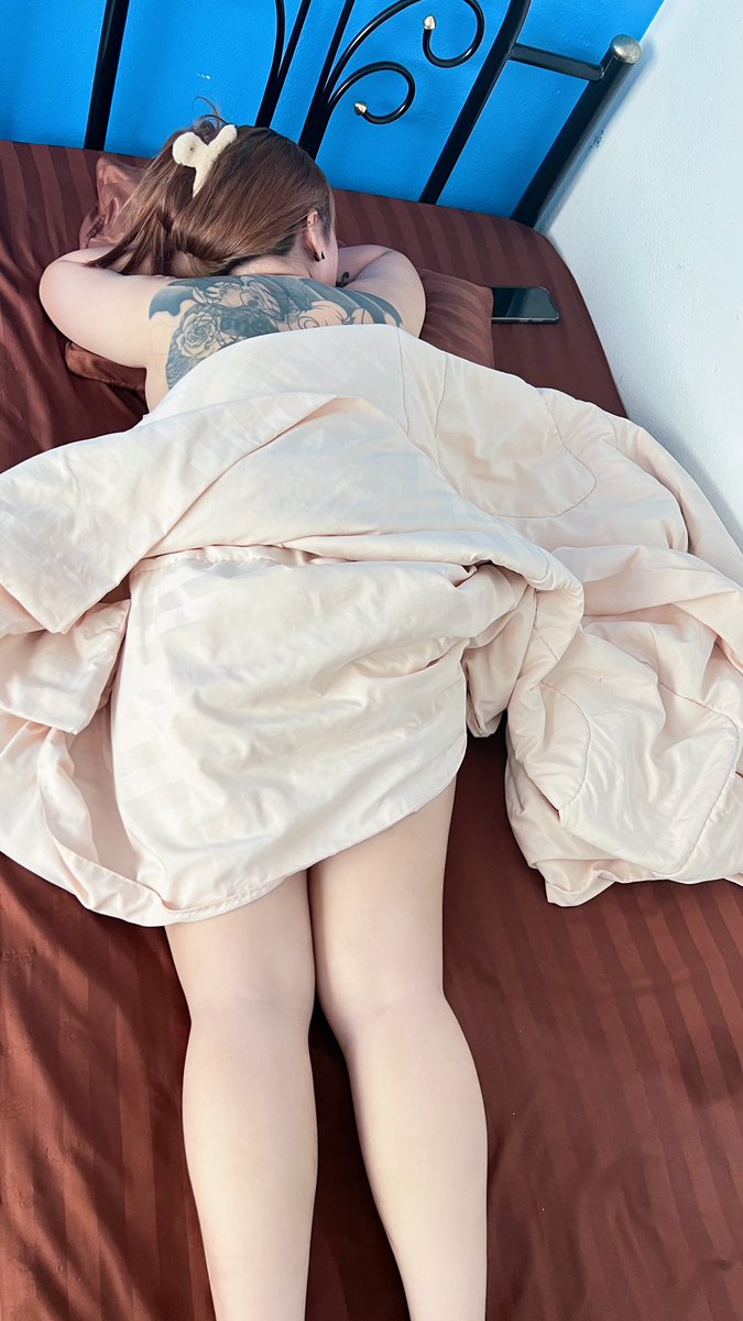 นอนคนเดียวมันเหงา..มานอนข้างเราป่ะละ😜 #หิว #กาญจนบุรี 💦😘