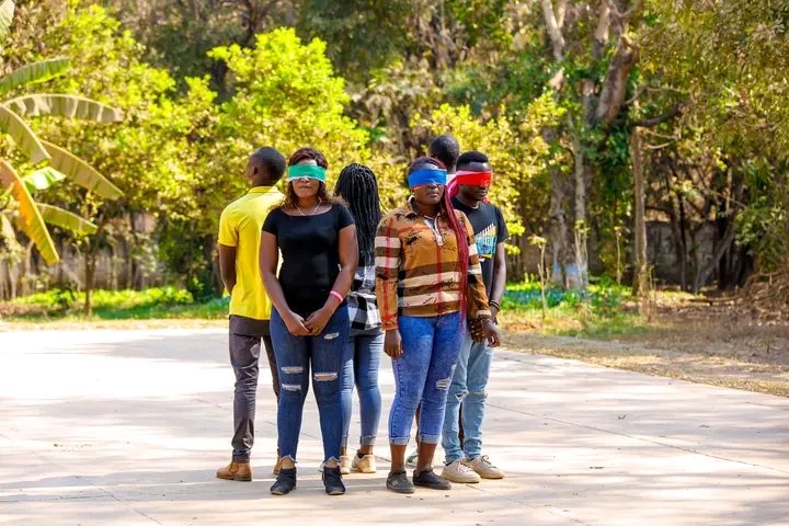 Et si le prochain leader du Congo, c’était toi ?
#BusweLeadershipCamp débarque à Lubumbashi &amp; Kolwezi !
Une aventure citoyenne, ancrée dans les valeurs &amp; l'action.

Inscris-toi : forms.gle/MKvtdJs4nvkWVv…

Quel rôle pour la jeunesse dans l’avenir du Congo ?
Dis-le-nous !