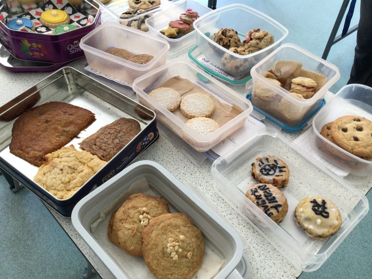 BohuntSchool's tweet photo. The first found of Bohunt Masterchef saw baking of a very high standard, together with excellent presentation. The 14 who went through to the next round are making canapes next! #BohuntLiphook #EnjoyRespectAchieve https://t.co/YllEJynPxQ