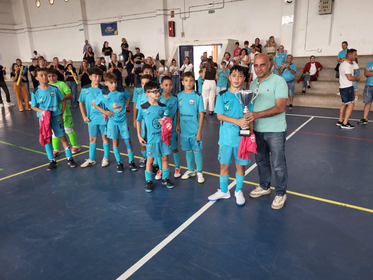 🇮🇨 El Iberia Toscal y La Salle FS, campeones de Canarias Cadete y Alevín de #FútbolSala.

➕ℹ️ ftf.es/comunicacion/n…

#futsal #canarias