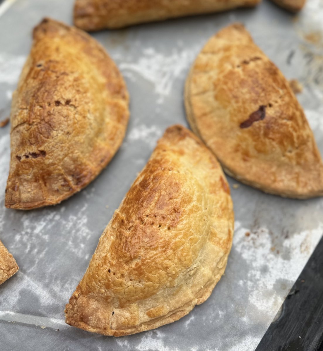 spicy__bites's tweet photo. Dan Allah don’t scroll without retweeting 🥺🙏

Hot hot morning Meat pie available now !

Made from Short crust pastry called Pâte Brisée in French. A flaky tender crust! 

1800 each ! https://t.co/0mQSKybcF3