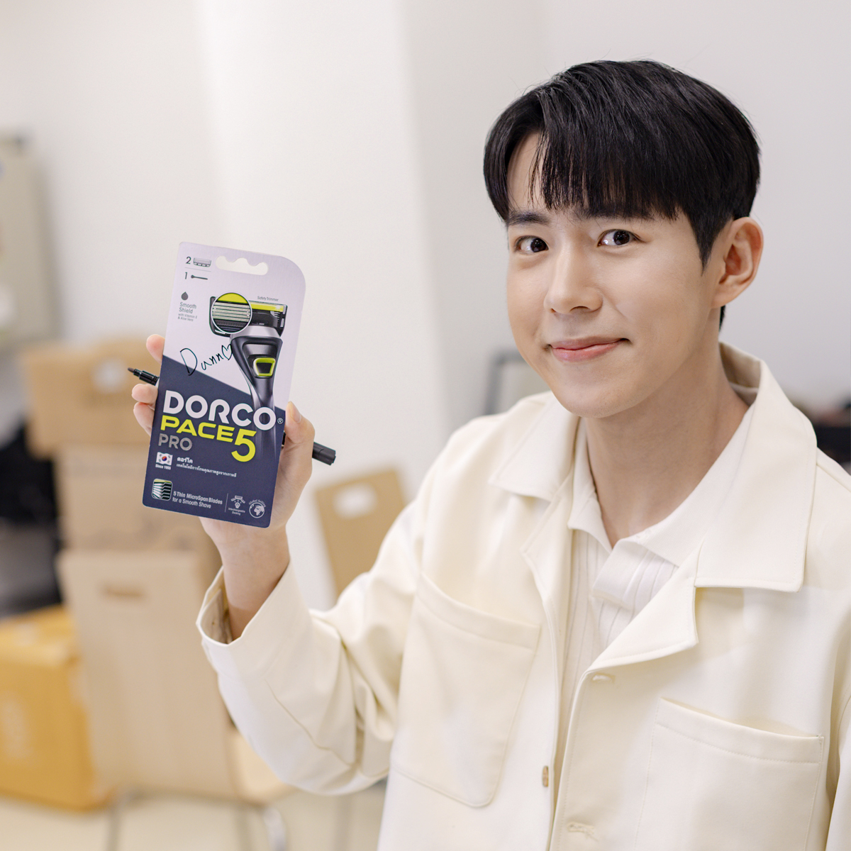 Miasxxii_RT's tweet photo. พี่คับบบDORCOลงรูปกิจกรรมภายในงานแล้ววว ฝากเอนเกจให้ต้าวแก้มด้วยค่าาา มีรูปน่ารักๆเพียบเลย ☺️☺️💛💛
🔗 https://t.co/snUFZTEl7T
#DanxDORCO #DORCOThailand
#SmoothShaveSmartLook
#น้องแดน #คิมอินยอล #김인열 #KimInyeol https://t.co/ORdxI9nCPm