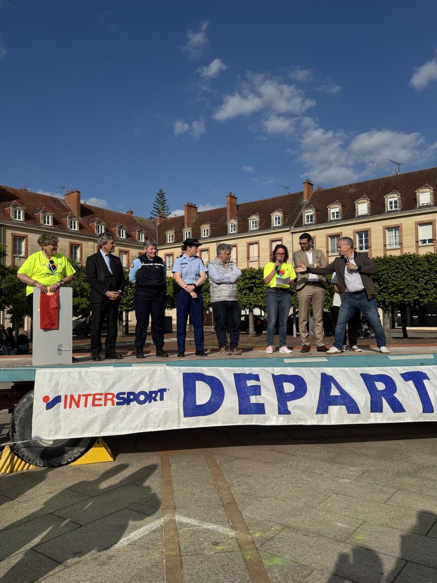 Présent à la Color Run de Vitry-le-François !
400m pour les enfants, 5km pour les adultes, le tout dans une ambiance festive.
Les fonds récoltés sont reversés à une association qui lutte contre les violences intra-familiales.
Bravo aux organisateurs et aux participants.