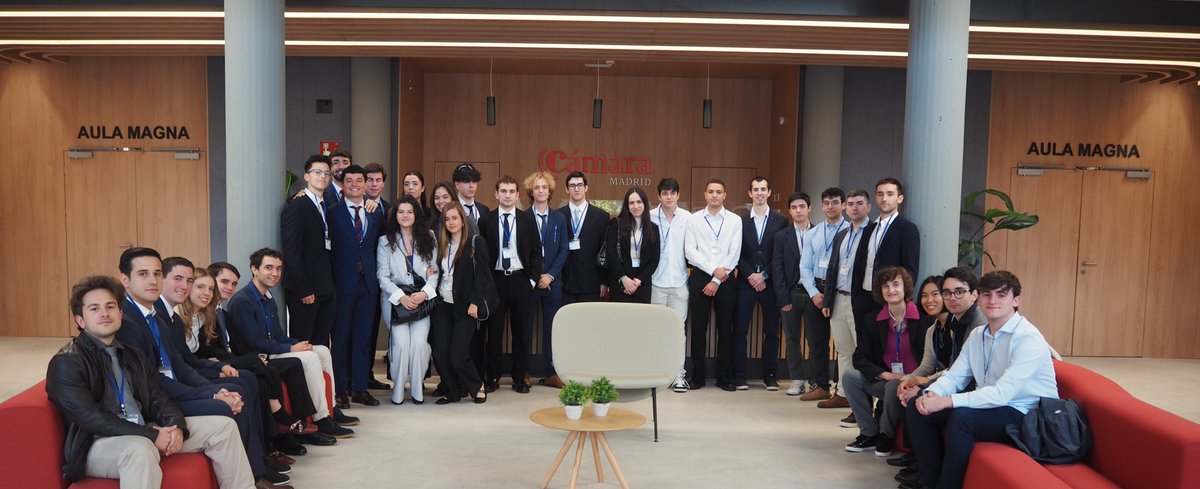 GMC_Spain's tweet photo. @CamaradeMadrid @unizar @La_UPM @Ciencias_Unizar @aeroespacialUPM @fecem_unizar @Repsol @BancoSabadell Los 30 estudiantes finalistas  de entre los cerca de 1.500 participantes en la edición. Gracias a su habilidad para gestionar empresas tienen una intensa jornada de trabajo en @CamaradeMadrid https://t.co/1IEeTu4rJT