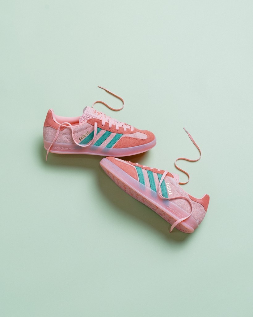 AFEWSTORE's tweet photo. SHOP LINK ➡️ https://t.co/RbNuYgYD8A

Throwback energy in every step. The adidas WMNS Gazelle Indoor brings ‘70s terrace vibes to today’s streets – soft suede, classic gum sole, timeless attitude.

#GazelleIndoor #adidasOriginals #SuedeSeason #ThreeStripesStyle #AFEWstore https://t.co/jcZzwf7da7