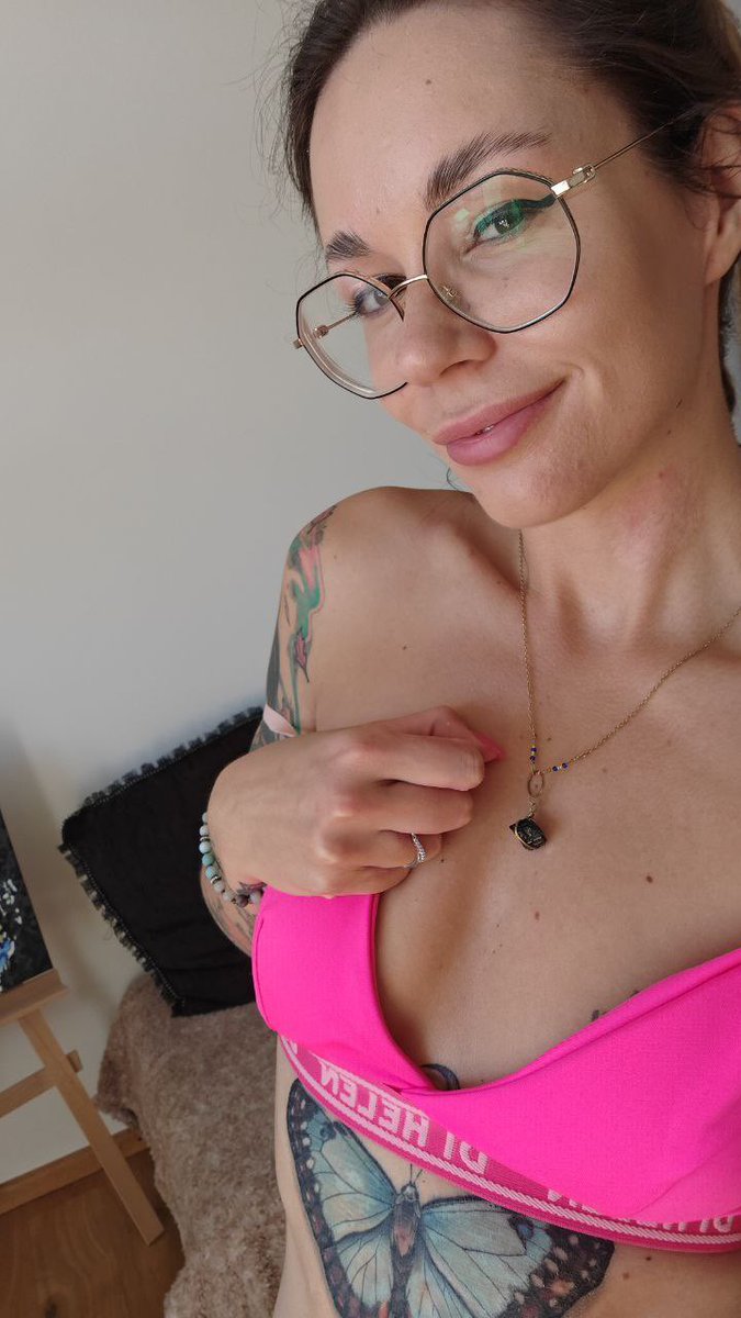 ChihuahuaSu's tweet photo. 100 RT to take off my bra 👉👈🤭 https://t.co/oYAOiNMb5a