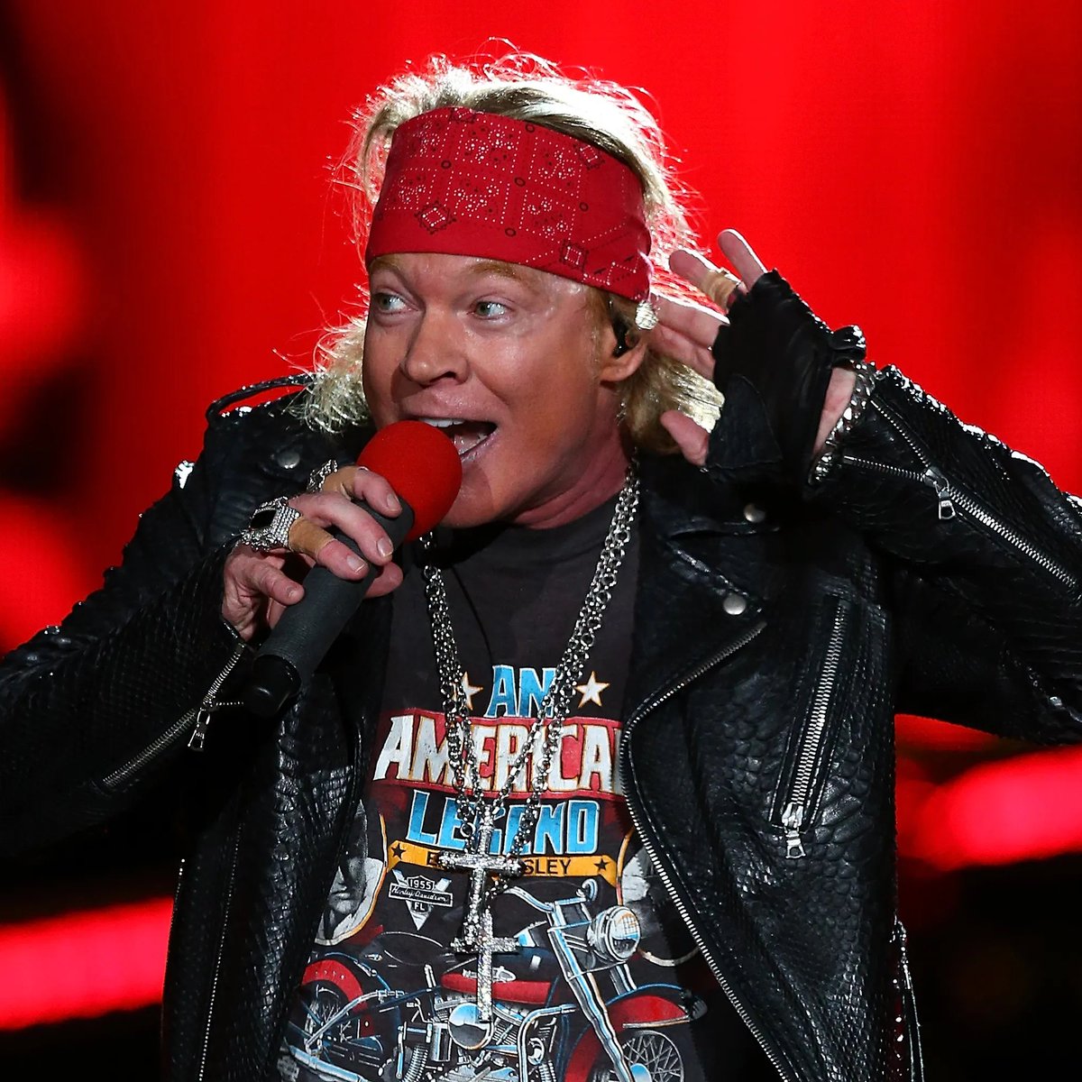 bosunatiklama's tweet photo. Gun's N Roses solisti Axl Rose'un İstanbul konseri için kulisine istediği yemekler:

• İmam Bayıldı
• Lahmacun
• Kebap
• İçli Köfte
• Zeytinyağlı Sarma
• Hünkar Beğendi
• Baklava https://t.co/ahxHJgn1St
