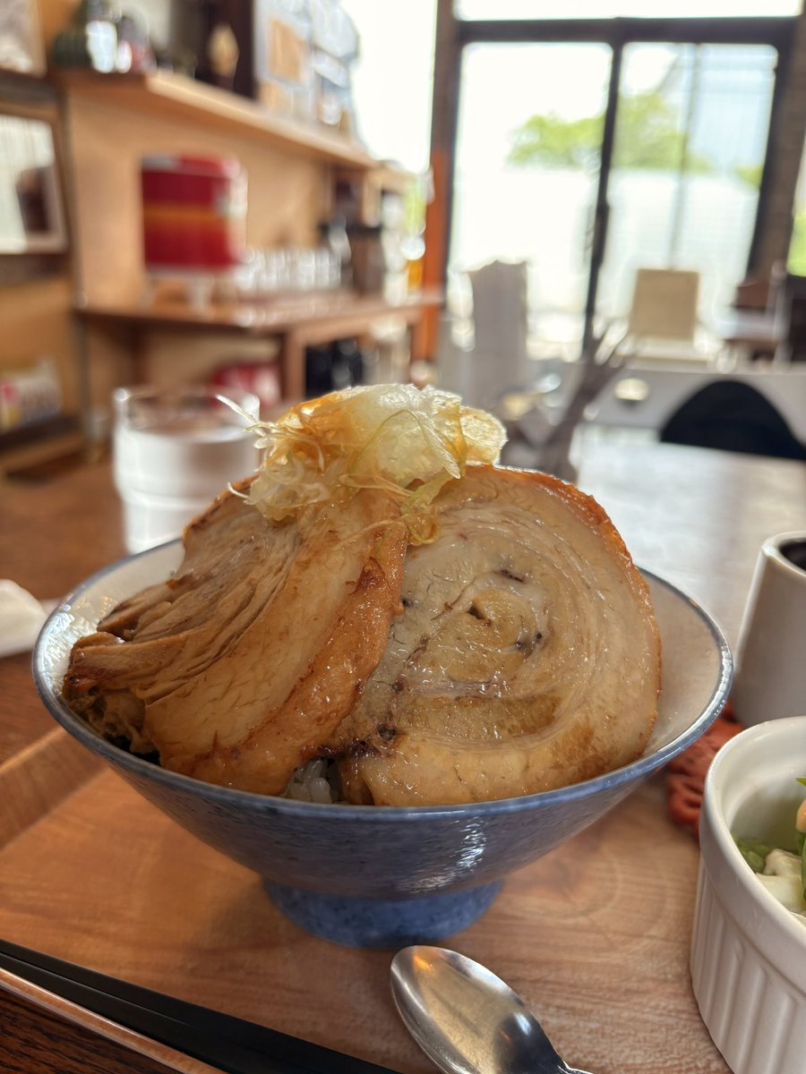 美味しかった。
チャーシュー丼。
レンタカーで行く価値めちゃ有り。

千葉県富津市まで行く方は是非。
#ビータスカフェ