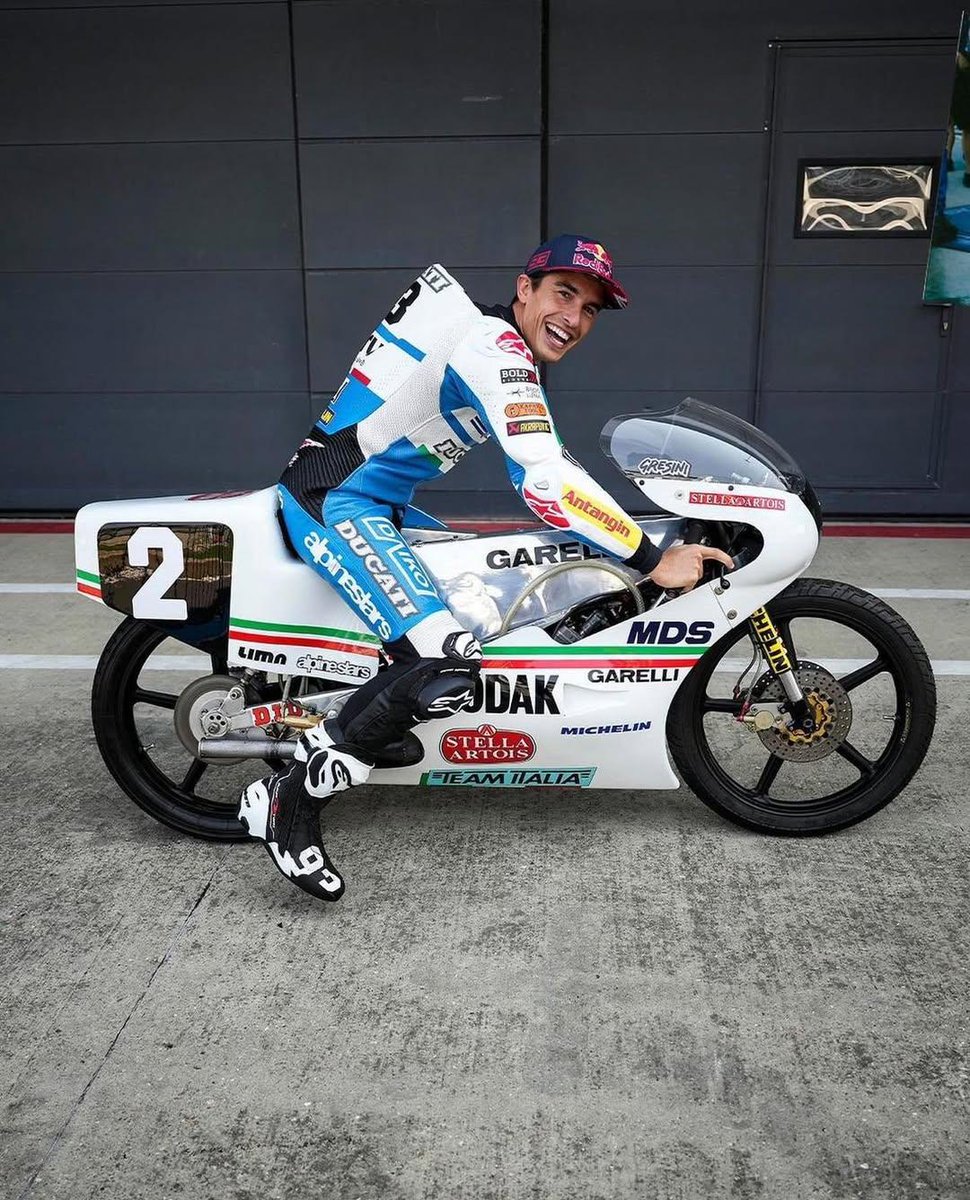 crash_motogp's tweet photo. Marc Márquez on Fausto Gresini’s 1987 Championship winning 125cc at Silverstone last year ❤️

#MotoGP #BritishGP https://t.co/yycdxdy1U5
