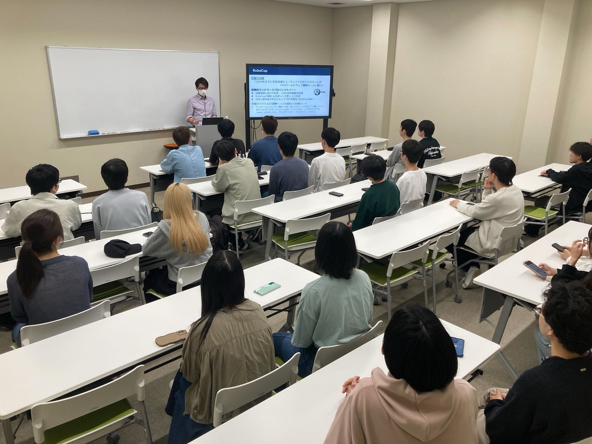 APU_RoboDragons's tweet photo. 今日は新メンバーへの初回の活動説明会を行いました！

今年は1年生21名、2年生3名の合計24名が加入しました。
かなりの大所帯になってきましたね〜 https://t.co/y2Pe4Okzs3