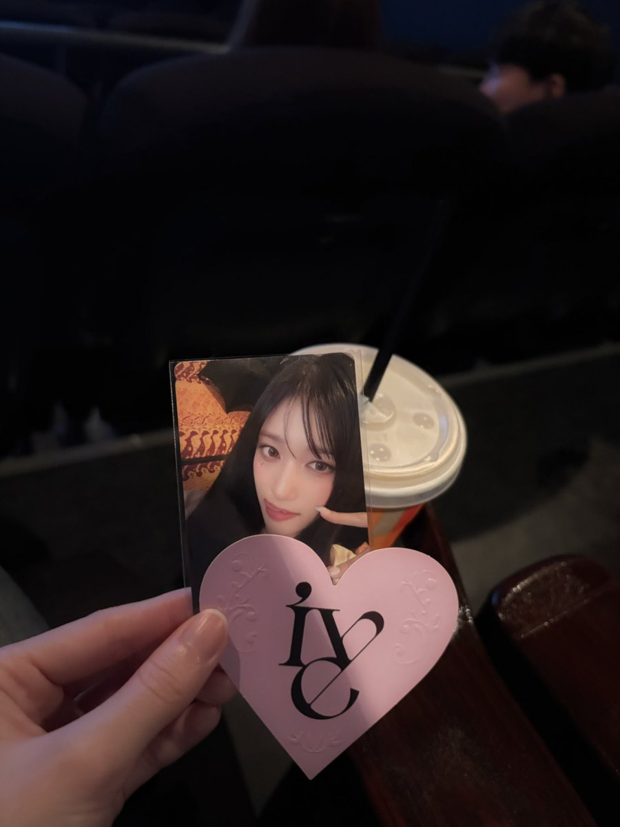 vxov71_'s tweet photo. 映画館で見れたのが感動(╥﹏╥)
インタビューで皆の想いも知れたしステージでキラキラ輝く6人がほんとにかっこよくて可愛すぎた！

IVEちゃんだいすき♡
#IVE_WORLD_TOUR_IN_CINEMA
#IVE映画参戦したよ https://t.co/CnYvfJDhWf
