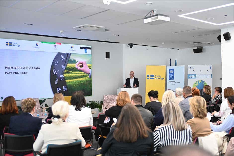 Victor Munteanu (@_victormunteanu) on Twitter photo Proud to mark 6 years of partnership for safer and healthier communities in 🇧🇦.
With support from 🇸🇪 <a href="/SwedenBiH/">Sweden in BiH</a>, the POPs project helped reduce risks from hazardous substances and laid the groundwork for a greener future.
Our journey continues with the #GreenTransition portfolio. Proud to mark 6 years of partnership for safer and healthier communities in 🇧🇦.
With support from 🇸🇪 <a href="/SwedenBiH/">Sweden in BiH</a>, the POPs project helped reduce risks from hazardous substances and laid the groundwork for a greener future.
Our journey continues with the #GreenTransition portfolio.