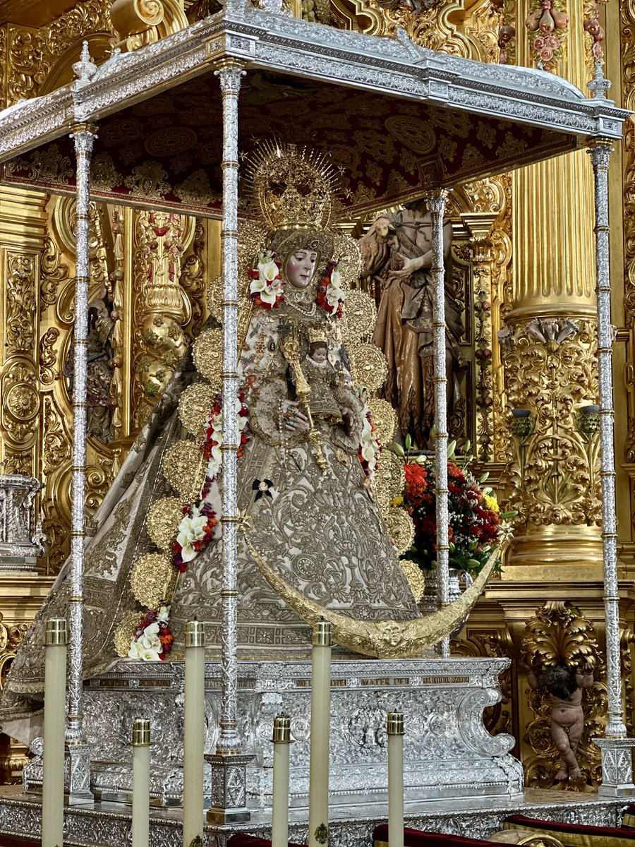 Ya en su paso. Dios te Salve, María, Sol y Rocío...