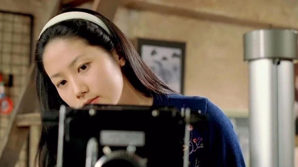꽃갈피셋 때문에 8월의 크리스마스 영화를 다시 봤는데 심은하선배님에게 또 반함.. 이 시절의 아름다움은 영원히 충격적일것같어Translate post