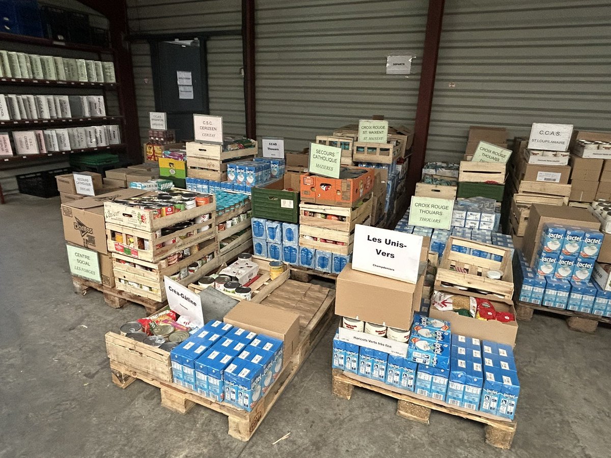 Dans le cadre de la #SemaineDeLaSolidarité, nos élèves membres du CVC ont visité la banque alimentaire pour mieux comprendre les enjeux de l’aide alimentaire. Une belle leçon d’humanité et de citoyenneté ! 💪 #EngagementJeunes #Solidarité
<a href="/Celinebisson2/">Celine bisson</a> <a href="/acpoitiers/">Académie de Poitiers</a> <a href="/DSDEN79/">DSDEN Deux-Sèvres</a>