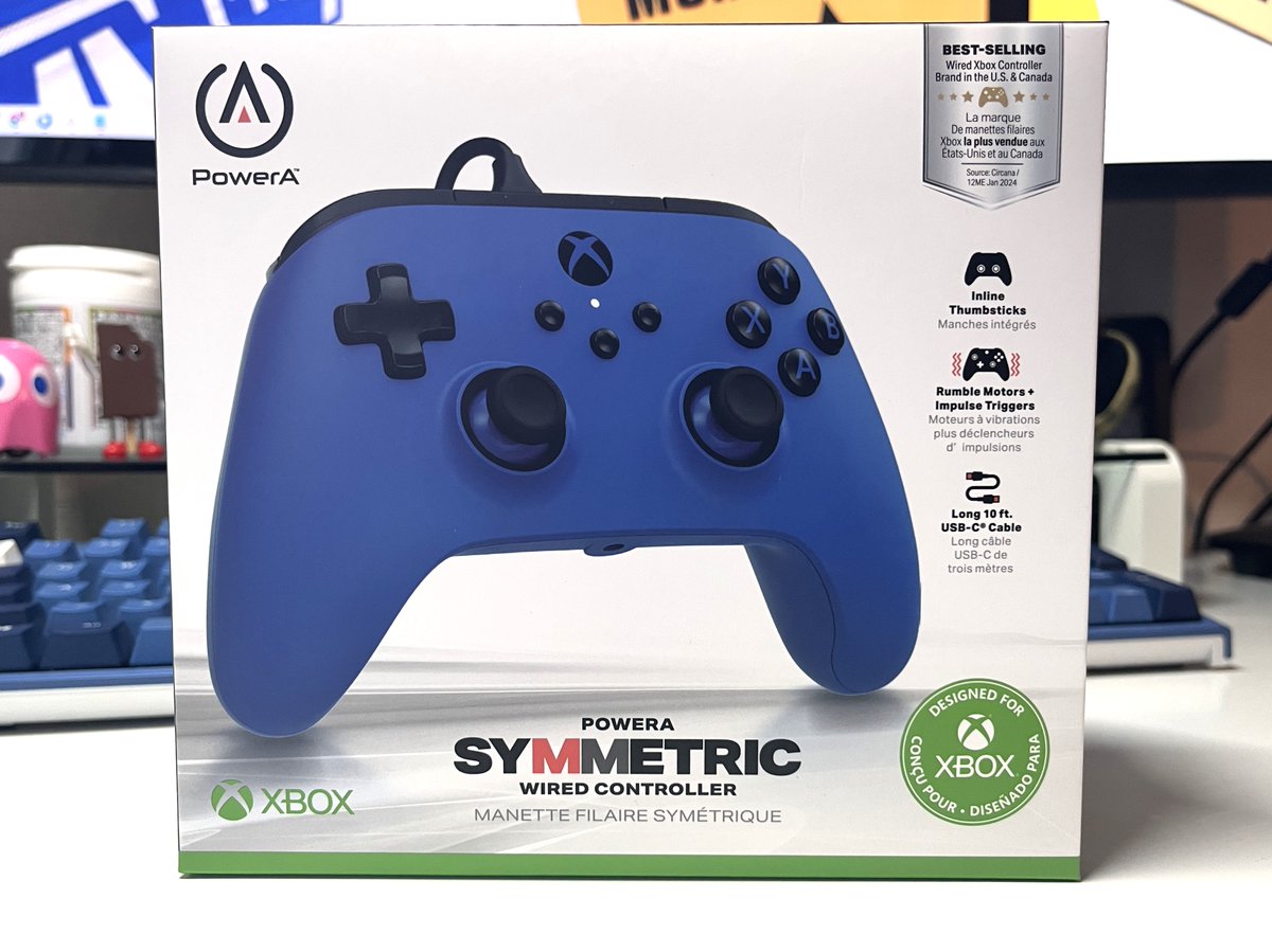 rolling_u's tweet image. わーい！　@PowerA_Japan さんから最新コントローラーをふたつ提供いただきましたのでご紹介させていただきまっす！

まずひとつ目はこちら！

「シンメトリック有線コントローラー for Xbox Series XS ブルー」です！

かなりキレイなブルーで実物はめちゃかっこいいです！

☟
