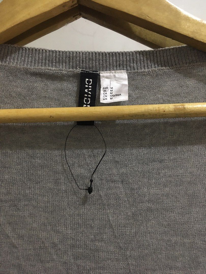 scenicice's tweet photo. cardi crop H&amp;M grey size M 45k
Fitted shirt https://t.co/QN4iwO4VMI grey size L 90k(nego) https://t.co/F0cdJkOPTi