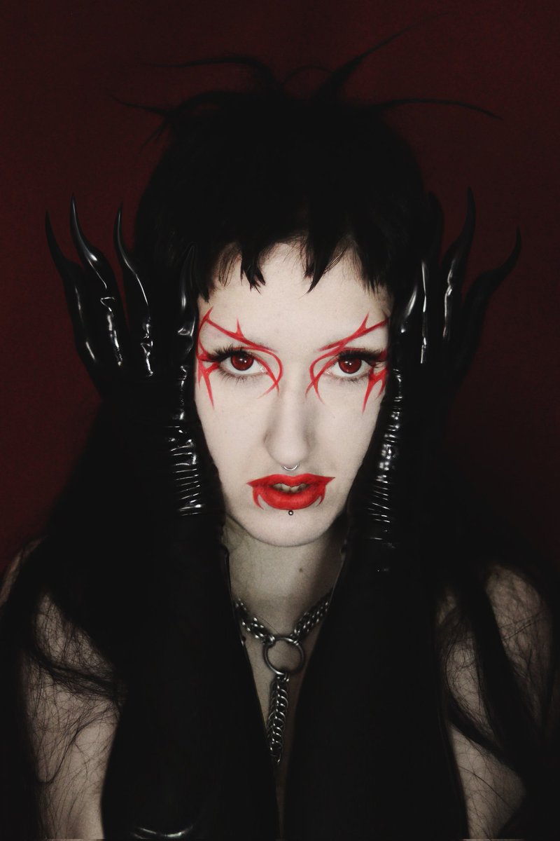 Ediciones de esta semana 👾👾
Me está molandohacer logos en Photoshop 🤙🏼