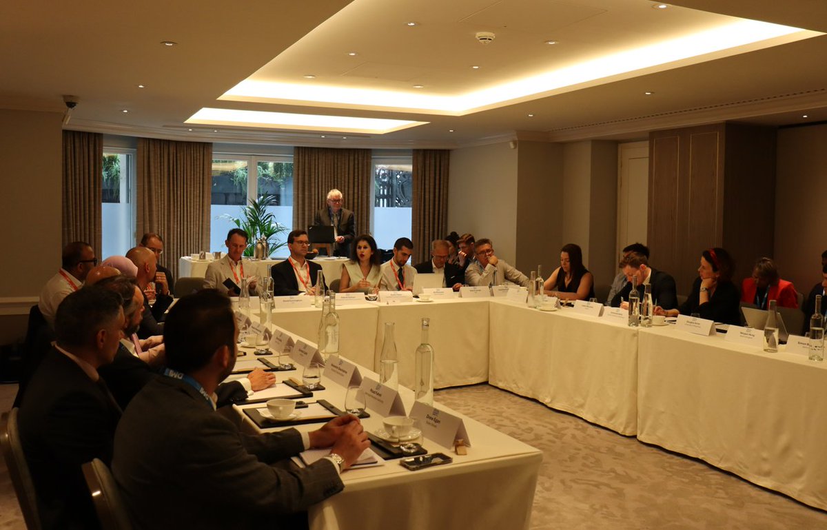 OMFIFDMI's tweet image. 馃敀 Tokenising private money: stablecoins versus tokenised deposits
A private roundtable opens day two of OMFIF鈥檚 Digital Money Summit 2025.
Speakers include:
馃憠Yesha Yadav of @vanderbiltlaw
馃憠Gabriel Callsen of the International Capital Market Association