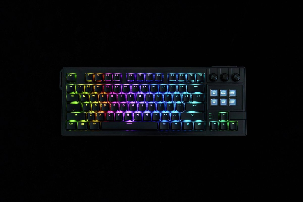 kingjim's tweet photo. 左手デバイス機能を搭載したハイブリッドキーボード「K1 PRO」のクラウドファンディングを実施中。ゲームや動画編集、お仕事など、あらゆる作業を効率化します。期間は5/30(金)まで。https://t.co/l6xqcMBAlB https://t.co/tZJ2cmbB0l